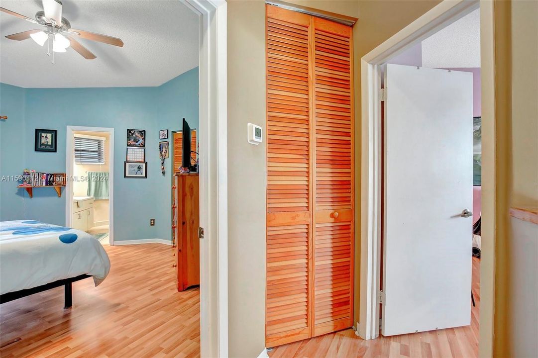 For Sale: $435,000 (2 beds, 2 baths, 1234 Square Feet)