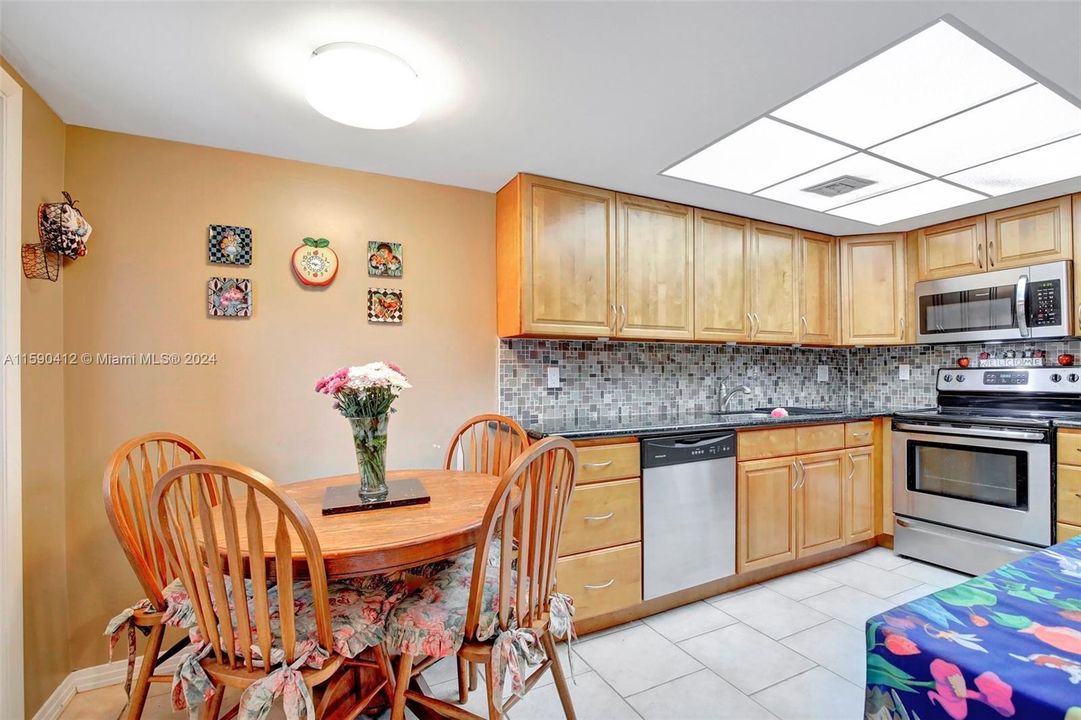 For Sale: $435,000 (2 beds, 2 baths, 1234 Square Feet)