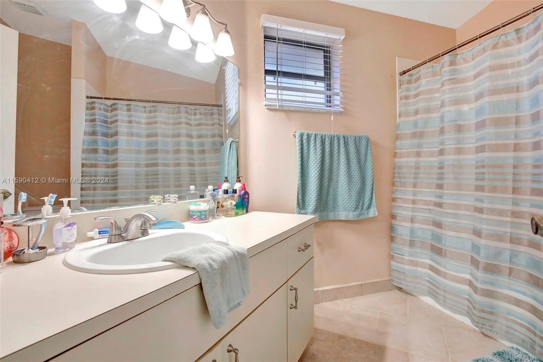 For Sale: $435,000 (2 beds, 2 baths, 1234 Square Feet)