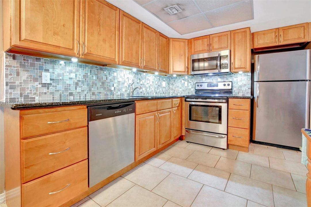 For Sale: $435,000 (2 beds, 2 baths, 1234 Square Feet)