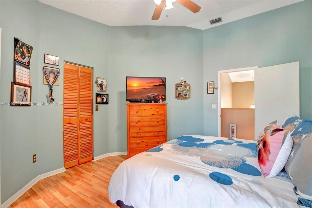 For Sale: $435,000 (2 beds, 2 baths, 1234 Square Feet)