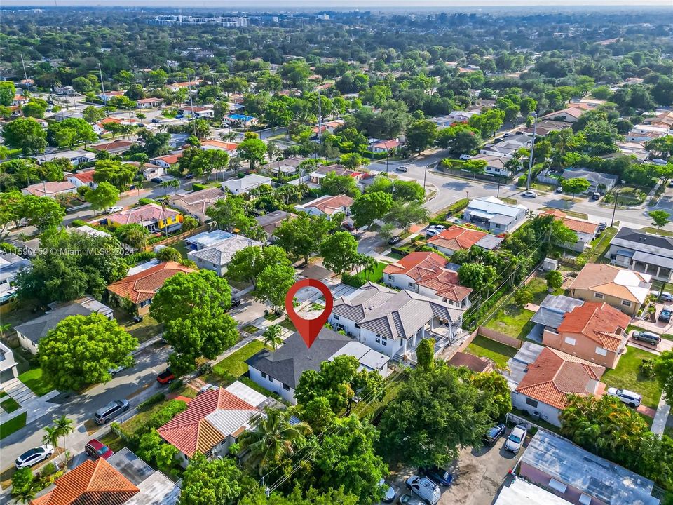 Active With Contract: $900,000 (3 beds, 2 baths, 1470 Square Feet)