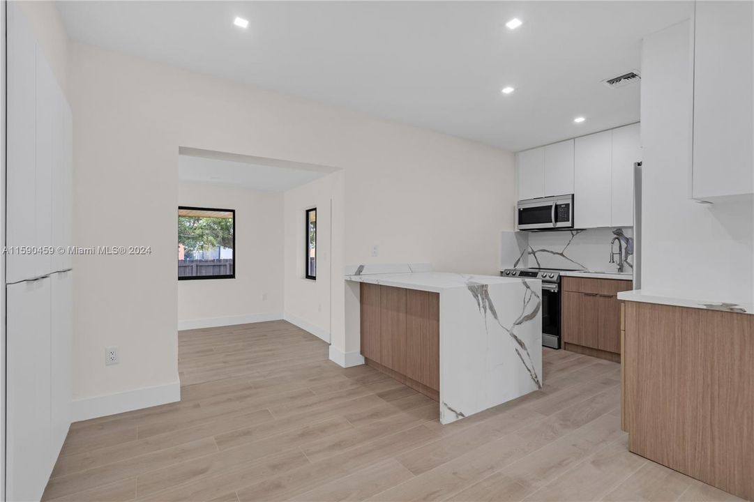 Active With Contract: $900,000 (3 beds, 2 baths, 1470 Square Feet)