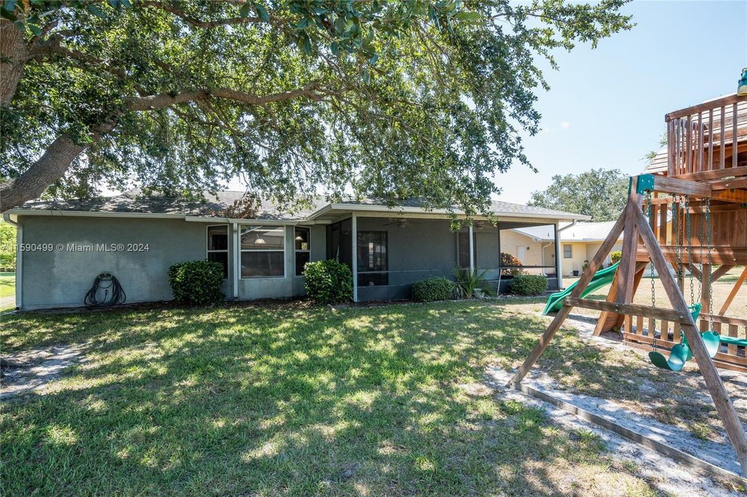 Active With Contract: $345,000 (3 beds, 2 baths, 1426 Square Feet)