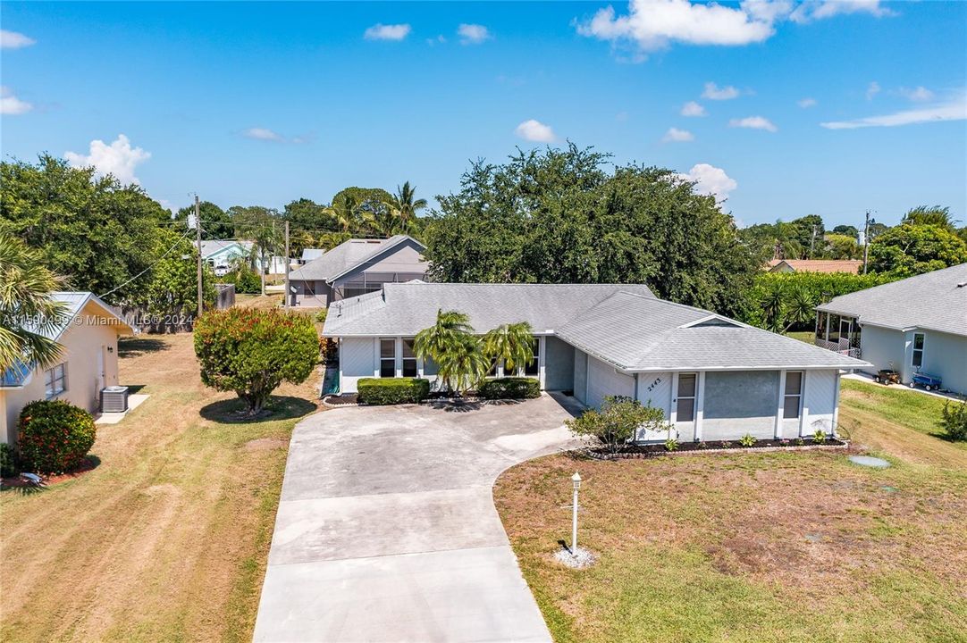 Active With Contract: $345,000 (3 beds, 2 baths, 1426 Square Feet)