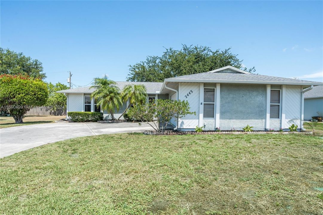 Active With Contract: $345,000 (3 beds, 2 baths, 1426 Square Feet)