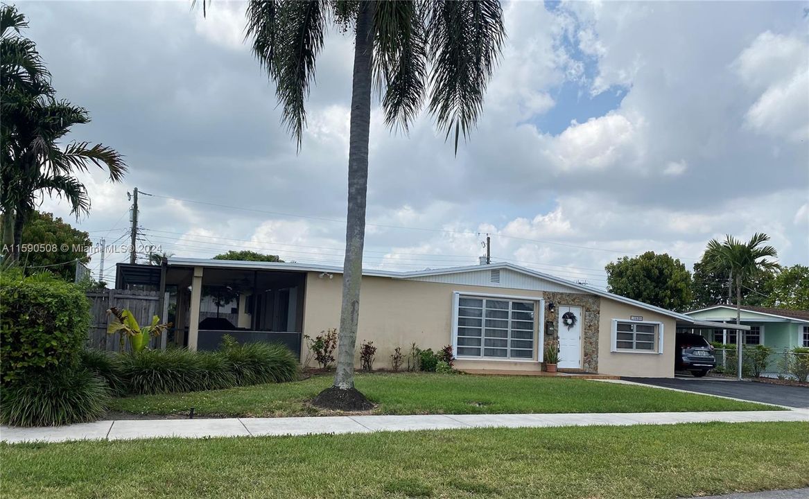 Active With Contract: $695,000 (3 beds, 2 baths, 1508 Square Feet)