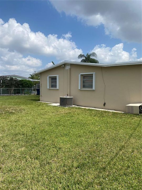 Active With Contract: $695,000 (3 beds, 2 baths, 1508 Square Feet)