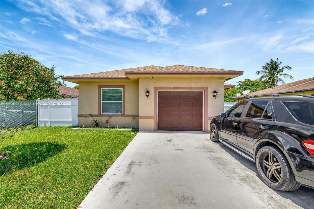 Active With Contract: $425,000 (3 beds, 2 baths, 1307 Square Feet)