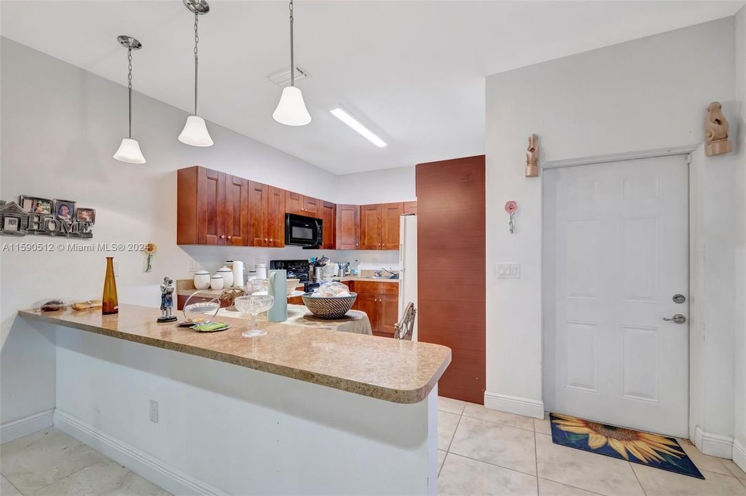 Active With Contract: $425,000 (3 beds, 2 baths, 1307 Square Feet)