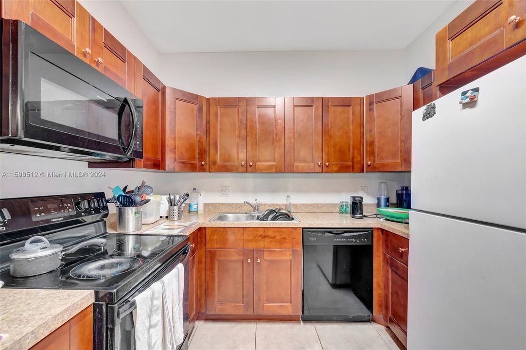 Active With Contract: $425,000 (3 beds, 2 baths, 1307 Square Feet)