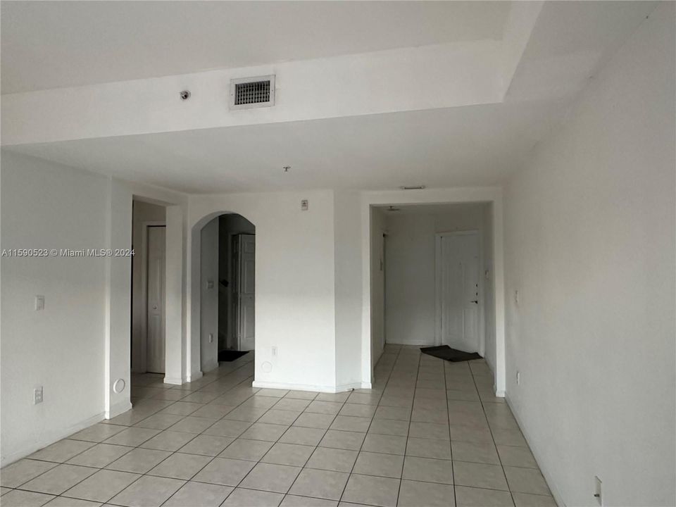 For Rent: $2,750 (3 beds, 2 baths, 1385 Square Feet)
