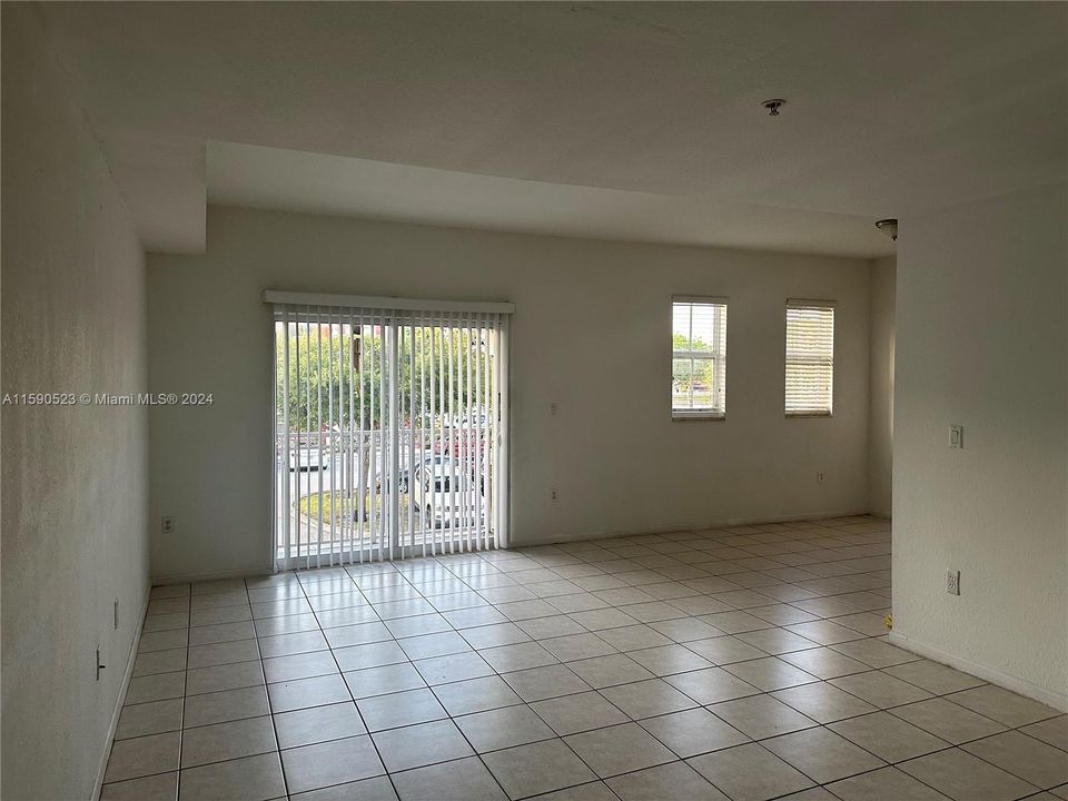 For Rent: $2,750 (3 beds, 2 baths, 1385 Square Feet)