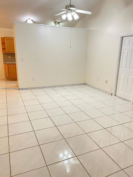 Active With Contract: $2,700 (3 beds, 1 baths, 1250 Square Feet)