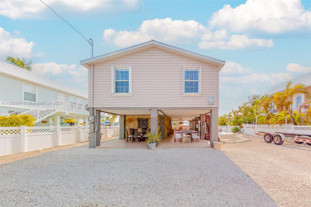 For Sale: $1,325,000 (3 beds, 2 baths, 1248 Square Feet)