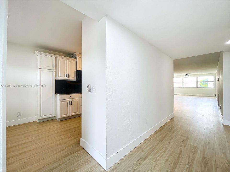 For Sale: $249,500 (2 beds, 2 baths, 1370 Square Feet)