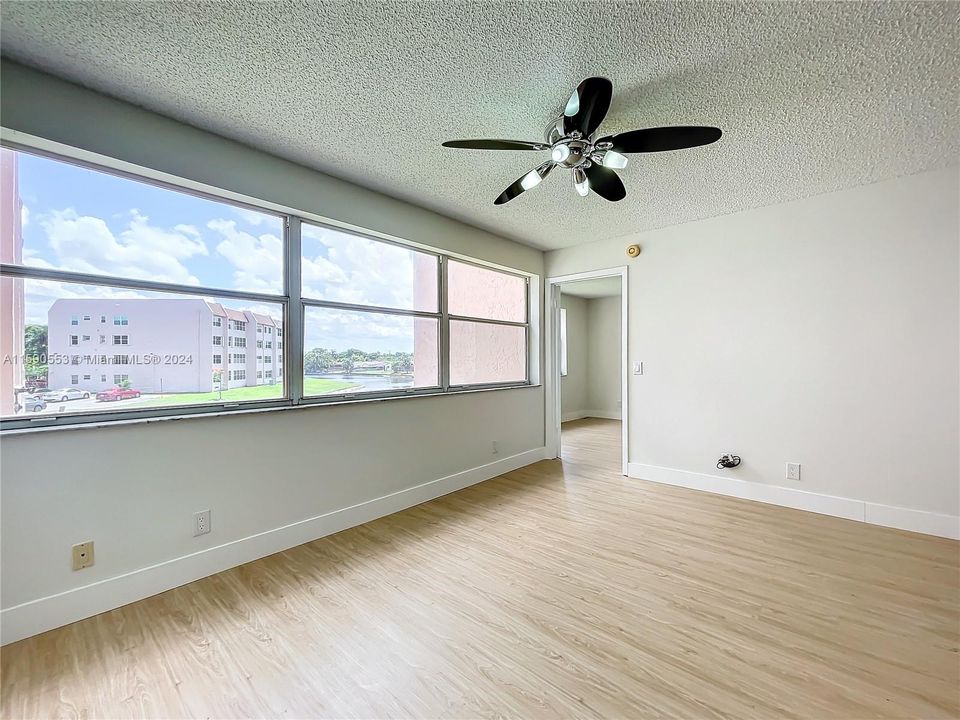 For Sale: $249,500 (2 beds, 2 baths, 1370 Square Feet)