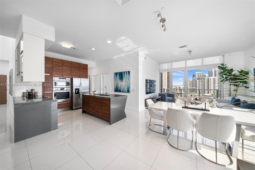 Active With Contract: $1,339,000 (3 beds, 2 baths, 1392 Square Feet)