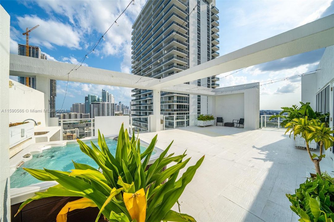 Activo con contrato: $1,339,000 (3 camas, 2 baños, 1392 Pies cuadrados)