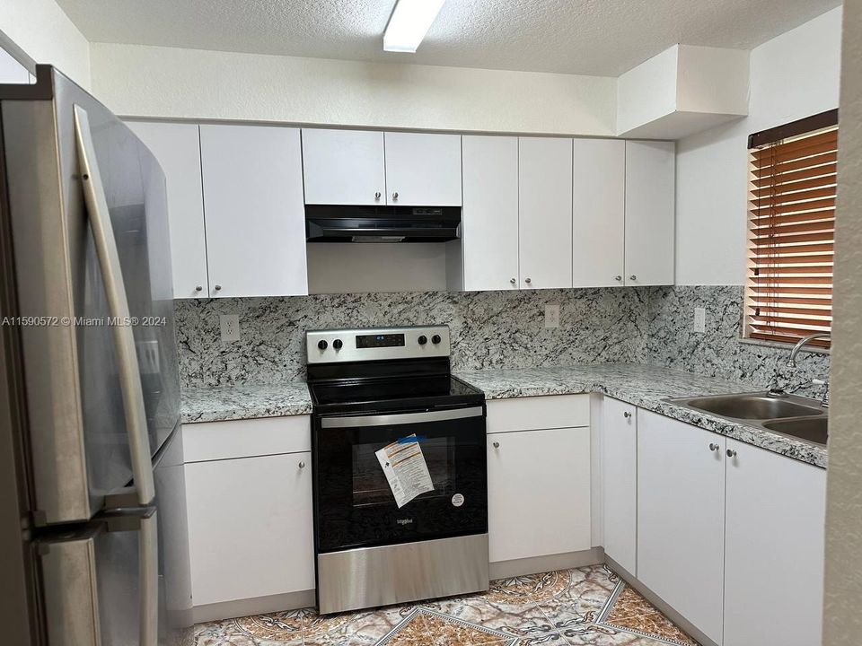 En Venta: $290,000 (3 camas, 2 baños, 1263 Pies cuadrados)