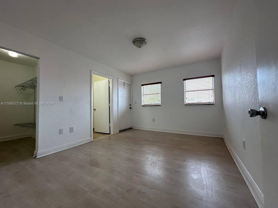 For Sale: $290,000 (3 beds, 2 baths, 1263 Square Feet)