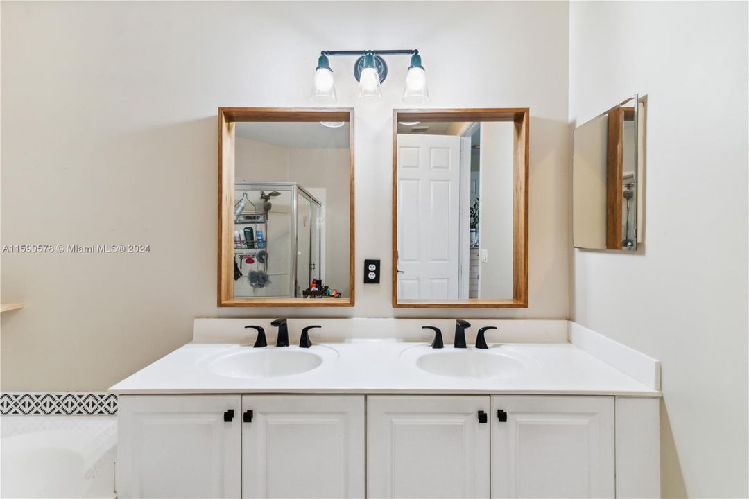 For Sale: $449,000 (3 beds, 2 baths, 1674 Square Feet)