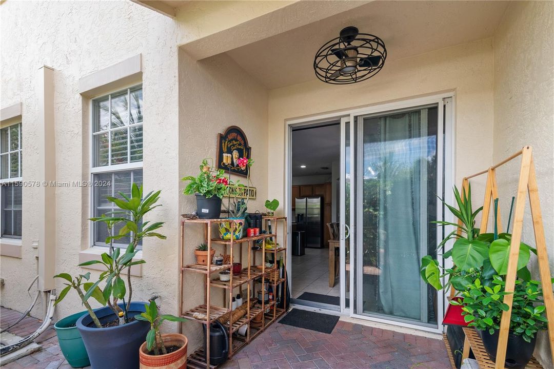 For Sale: $449,000 (3 beds, 2 baths, 1674 Square Feet)