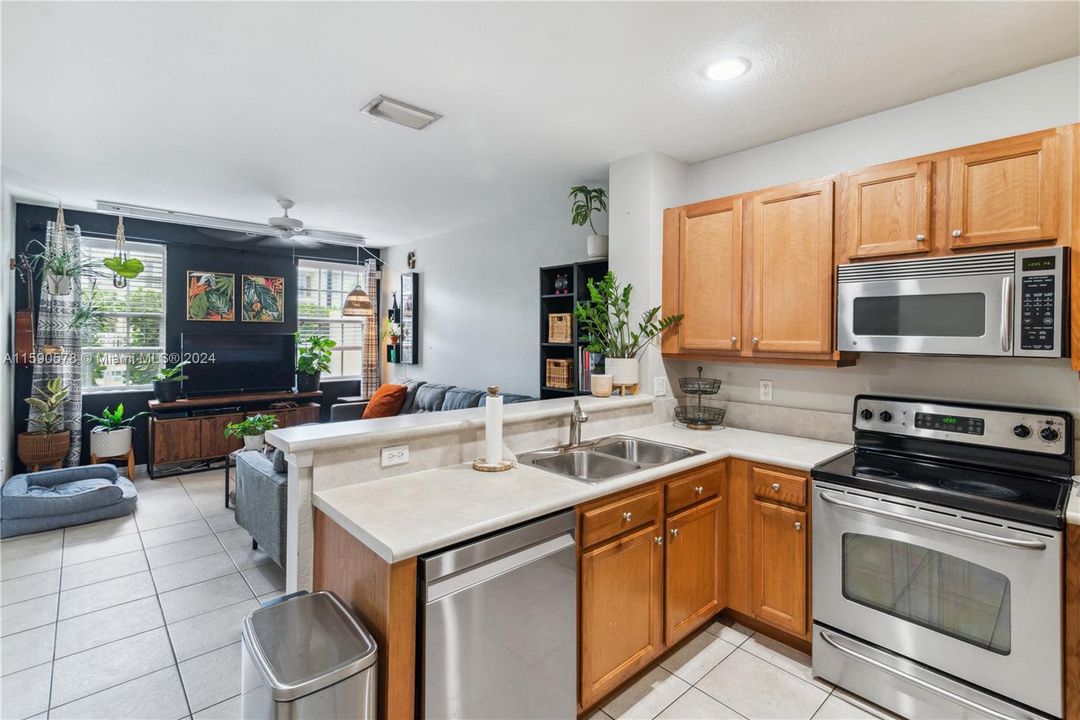 For Sale: $449,000 (3 beds, 2 baths, 1674 Square Feet)
