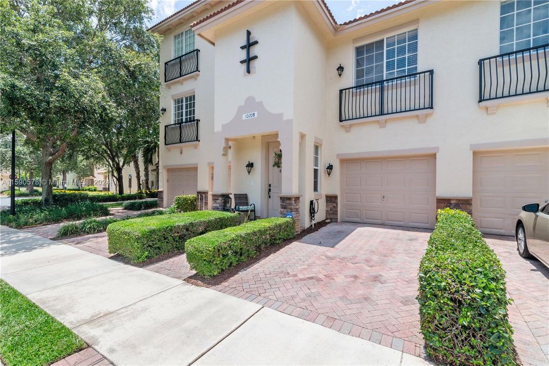 Active With Contract: $449,000 (3 beds, 2 baths, 1674 Square Feet)