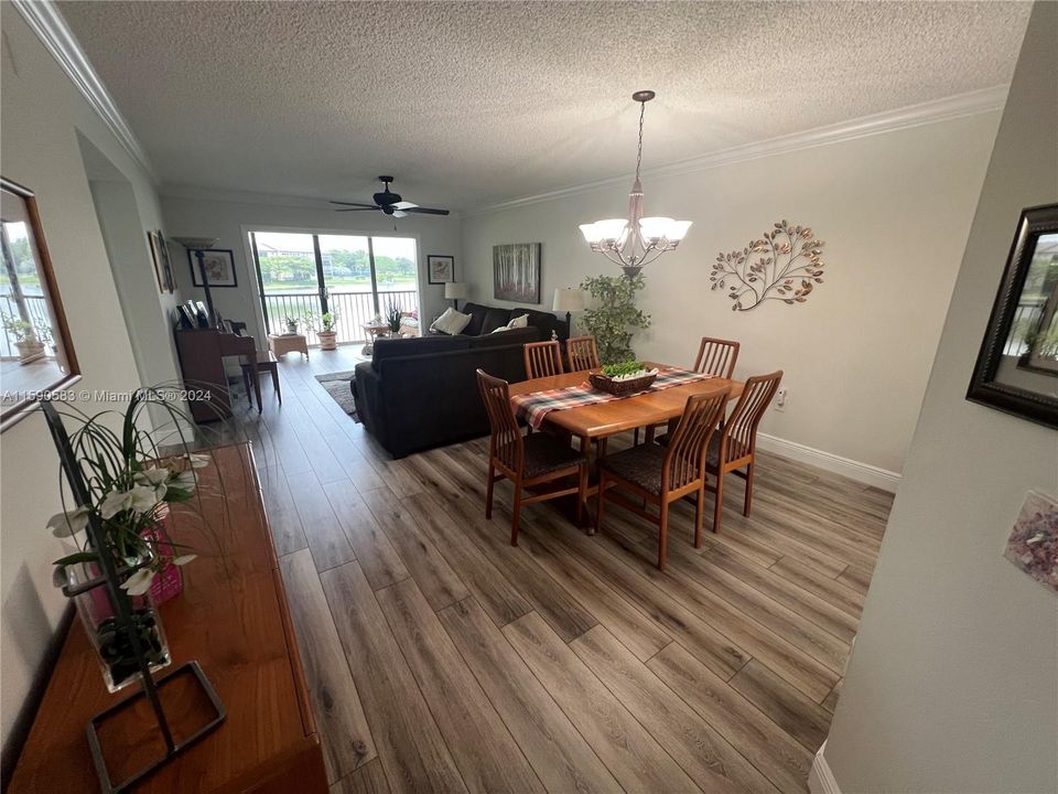 For Sale: $284,900 (2 beds, 2 baths, 1364 Square Feet)