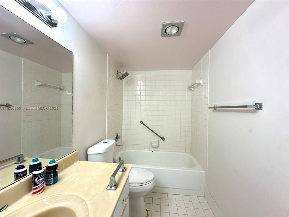 For Sale: $152,000 (2 beds, 2 baths, 1002 Square Feet)