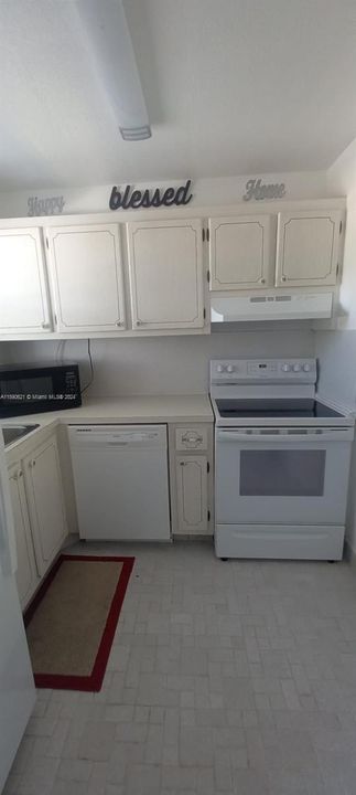 Active With Contract: $1,450 (1 beds, 1 baths, 640 Square Feet)