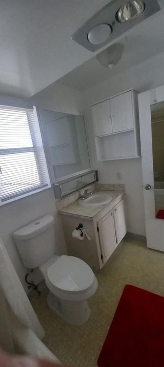 Active With Contract: $1,450 (1 beds, 1 baths, 640 Square Feet)