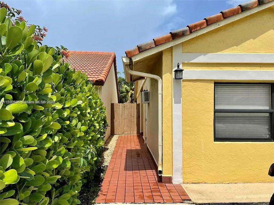 En Venta: $625,000 (4 camas, 3 baños, 1346 Pies cuadrados)