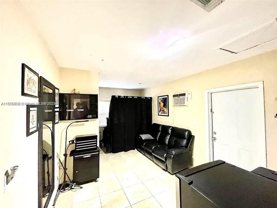 En Venta: $625,000 (4 camas, 3 baños, 1346 Pies cuadrados)