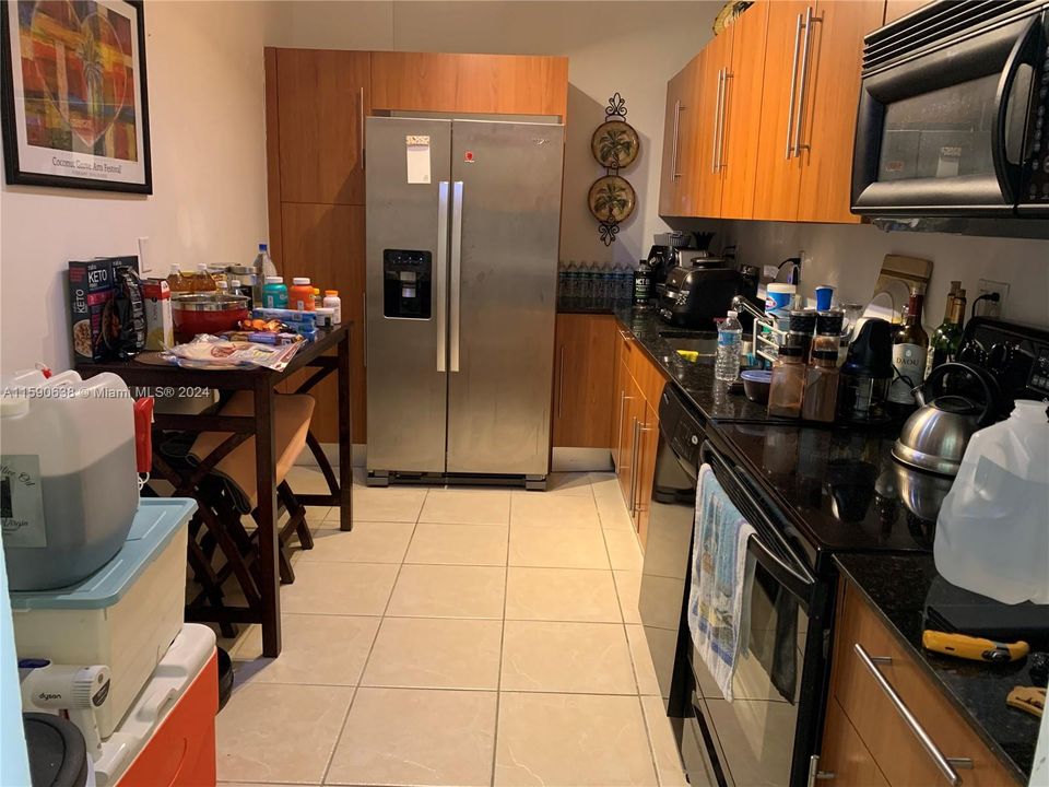 For Sale: $379,900 (1 beds, 1 baths, 883 Square Feet)