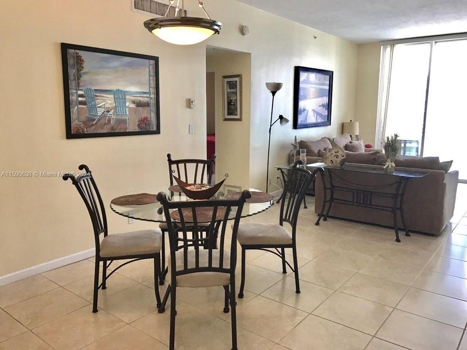 For Sale: $379,900 (1 beds, 1 baths, 883 Square Feet)