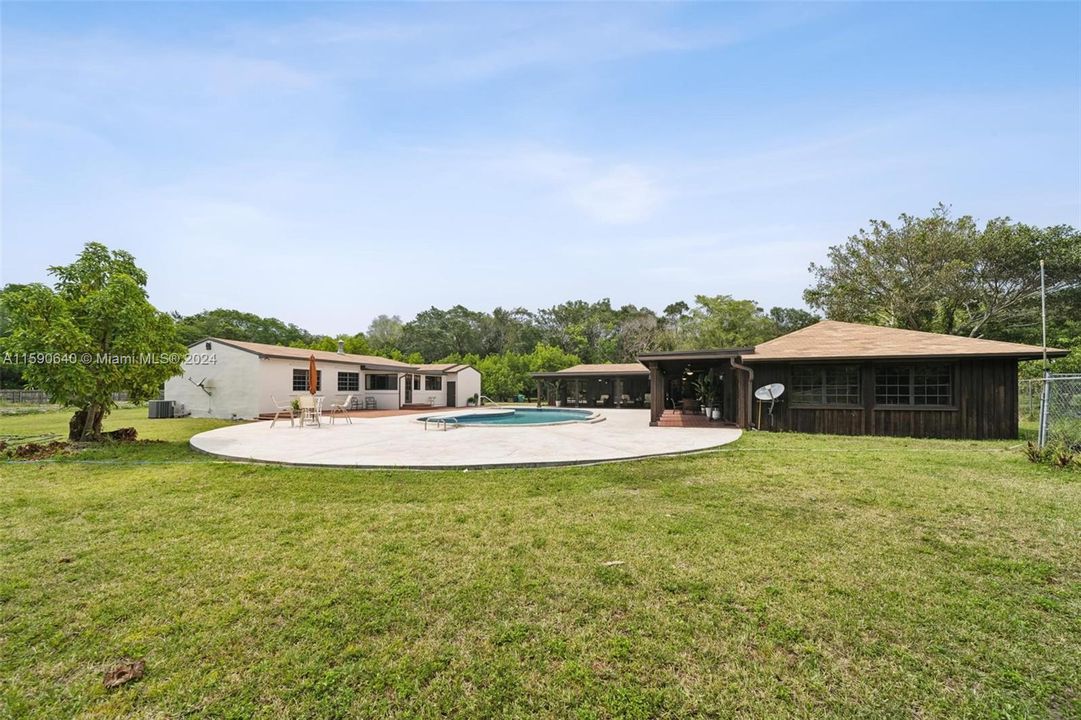 For Sale: $2,800,000 (4 beds, 3 baths, 2125 Square Feet)