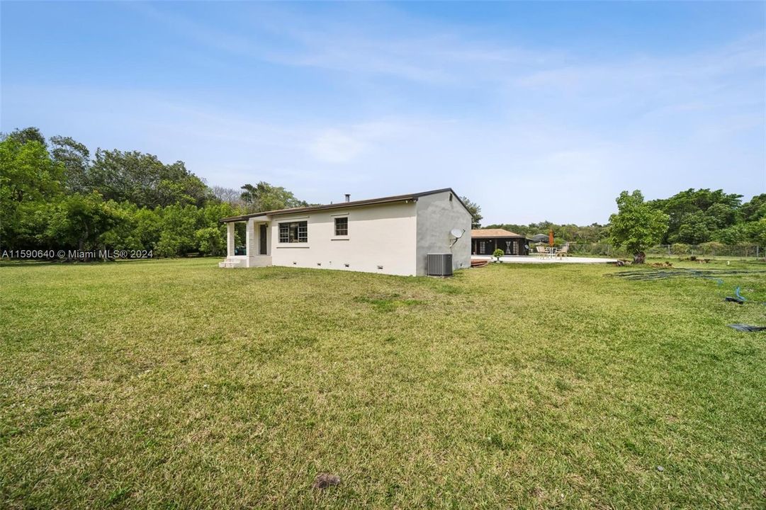 For Sale: $2,800,000 (4 beds, 3 baths, 2125 Square Feet)