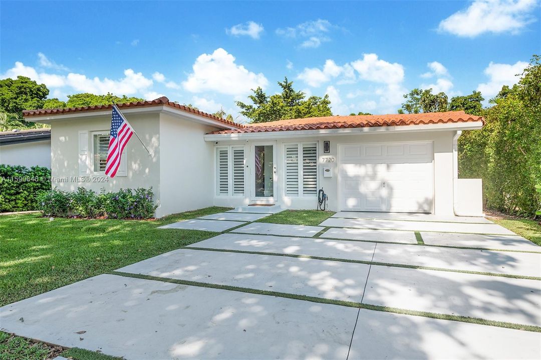 Active With Contract: $1,699,000 (3 beds, 3 baths, 1711 Square Feet)