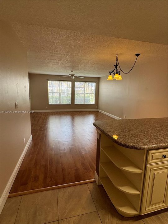 Recently Rented: $2,300 (2 beds, 2 baths, 981 Square Feet)