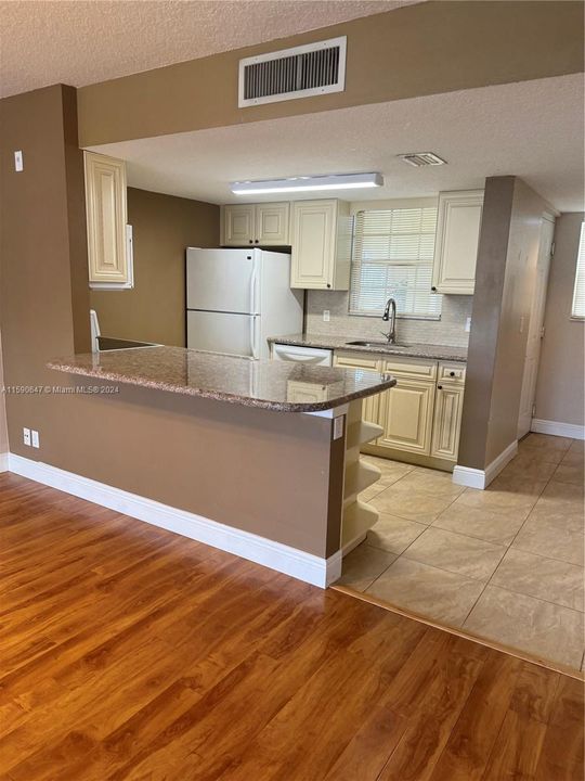 Recently Rented: $2,300 (2 beds, 2 baths, 981 Square Feet)