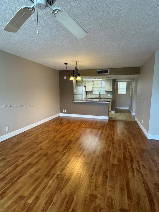 Recently Rented: $2,300 (2 beds, 2 baths, 981 Square Feet)