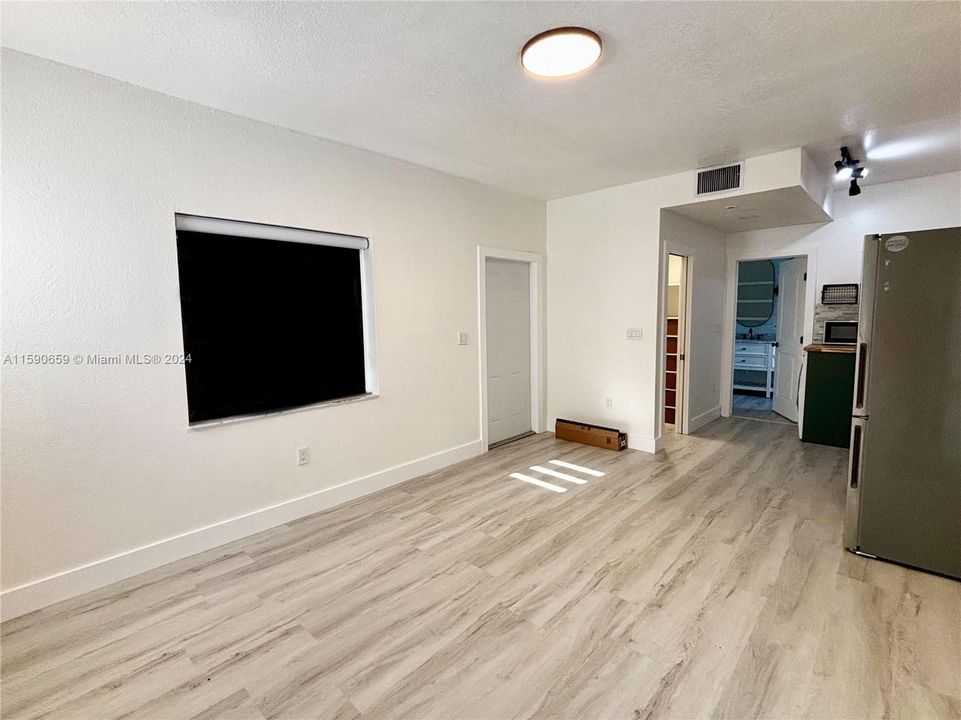 Recently Rented: $1,600 (1 beds, 1 baths, 350 Square Feet)