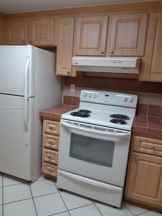 For Sale: $220,000 (1 beds, 1 baths, 773 Square Feet)