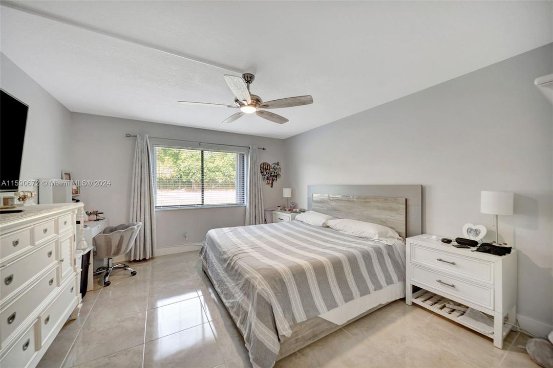 Active With Contract: $2,500 (2 beds, 2 baths, 1256 Square Feet)