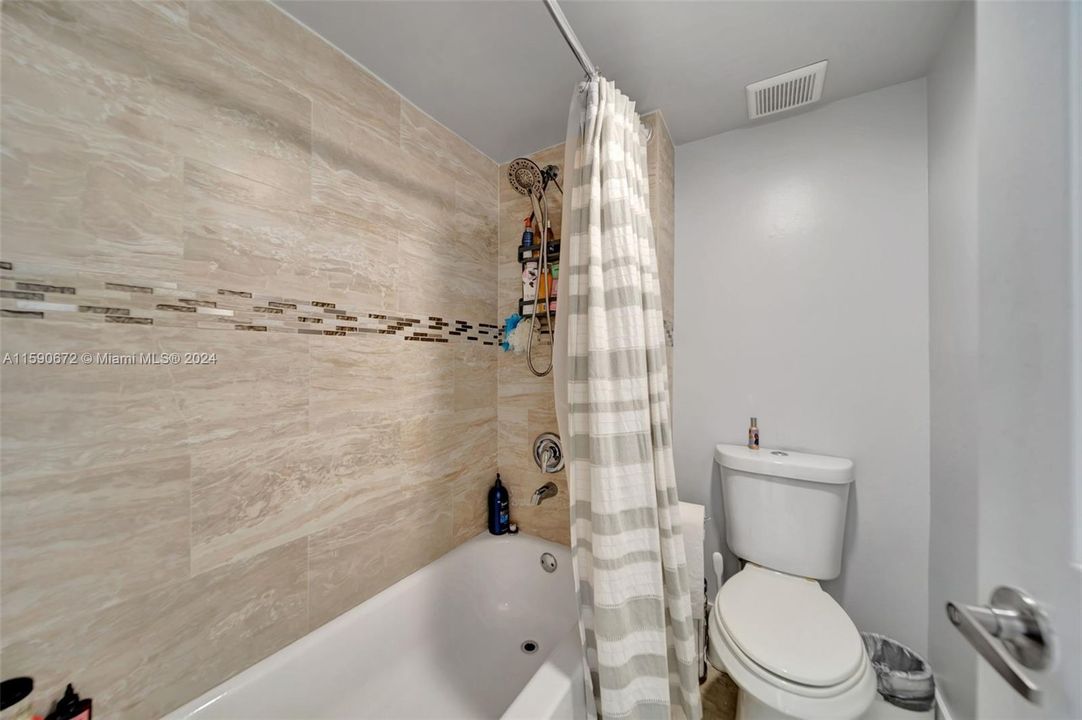 Active With Contract: $2,500 (2 beds, 2 baths, 1256 Square Feet)