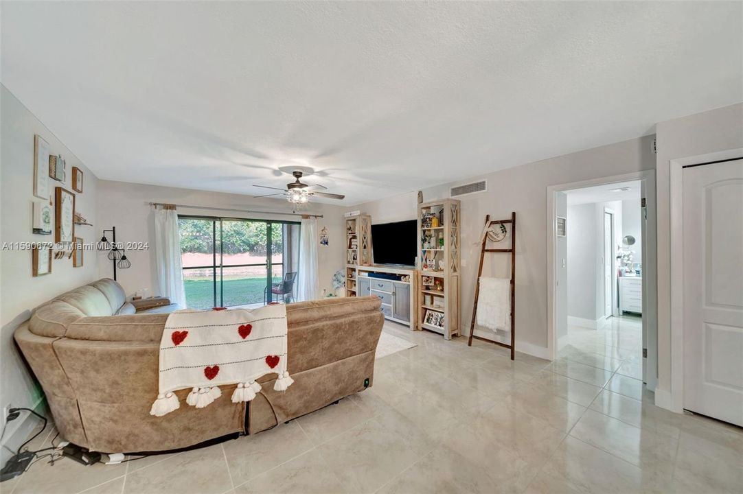 Active With Contract: $2,500 (2 beds, 2 baths, 1256 Square Feet)