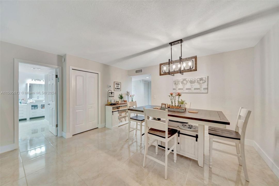 Active With Contract: $2,500 (2 beds, 2 baths, 1256 Square Feet)