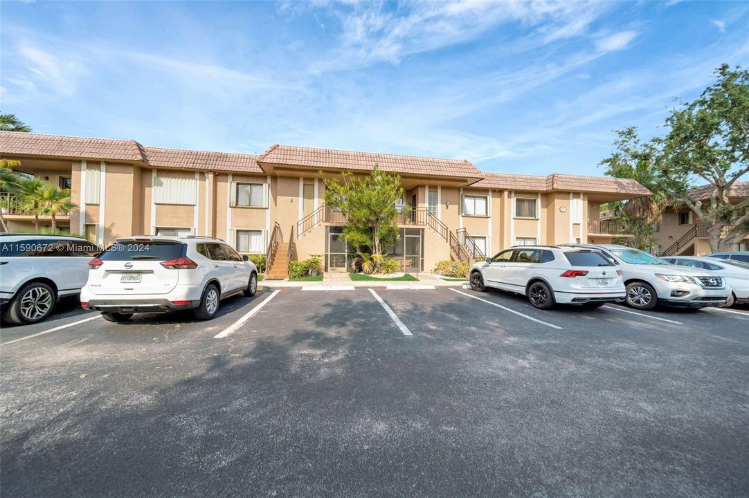 Active With Contract: $2,500 (2 beds, 2 baths, 1256 Square Feet)